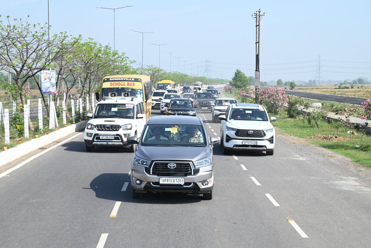 Lakshmirajbjp's tweet image. सिकंदराबाद विधानसभा से #Noida_International_Airport उद्घाटन समारोह में जाने वाली सम्मानित जनता का उत्साह और जोश सचमुच देखने लायक है।

#Narendra_Modi जी ज़िंदाबाद…
@myogiadityanath जी ज़िंदाबाद…
#BJP4IND #नोएडा_अंतरराष्ट्रीय_एयरपोर्ट #NayeUPKiUdaan #NayeBharatKaNayaUP