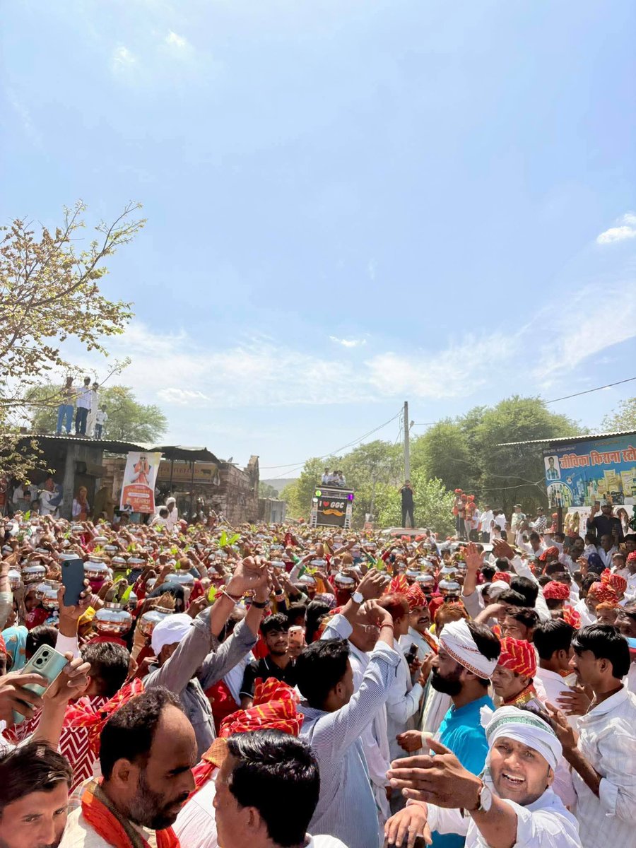 सपोटरा की पावन भूमि पर बाबा का जोरदार स्वागत
<a href="/DrKirodilalBJP/">Dr. Kirodi Lal Meena</a>   बाबा ❤️📍