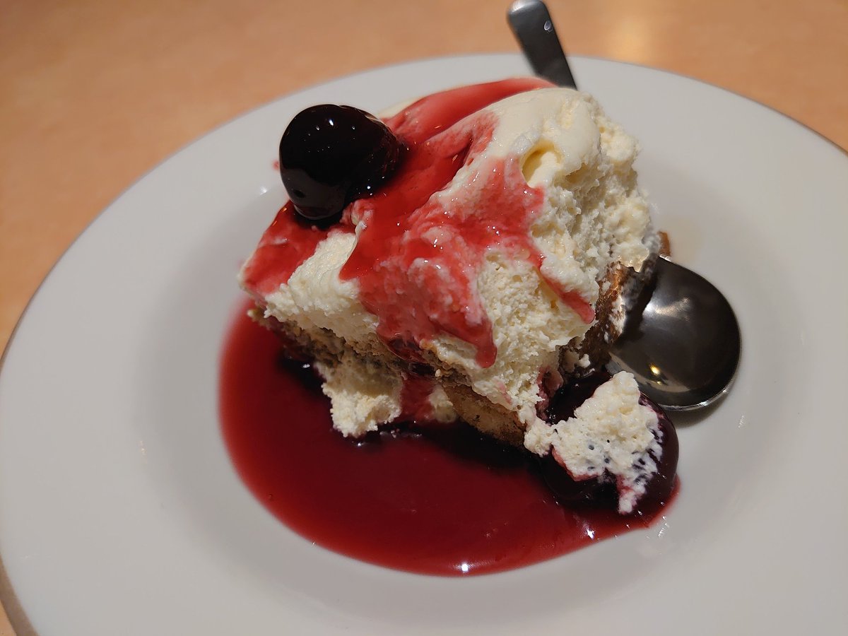 京乃の好きなチェリーだよ！
名古屋楽しかった？
サイゼリヤ
チェリーソースのティラミス