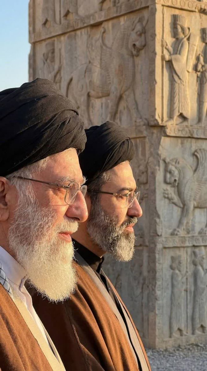 «حُبُّ الوَطنِ مِنَ الإيمانِ...» 💚🤍❤️
#تا_پای_جان_برای_ایران 
#ایرانا_جانیم_فدا