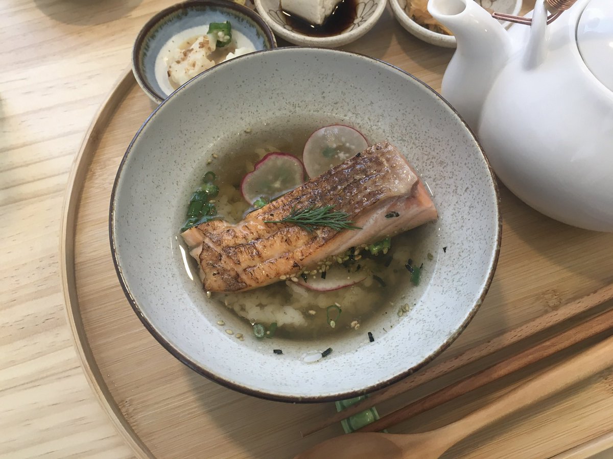 allthes2's tweet photo. 🍙 오얏키친
날씨 따뜻해져서 뜨뜻-한 오차즈케도 먹고 갈비찜도 같이 먹었더니 아주 든든-! 했음

!!가게도 음식도 사장님도 모든게 아랑스러운 곳!! https://t.co/SGTulVopU9