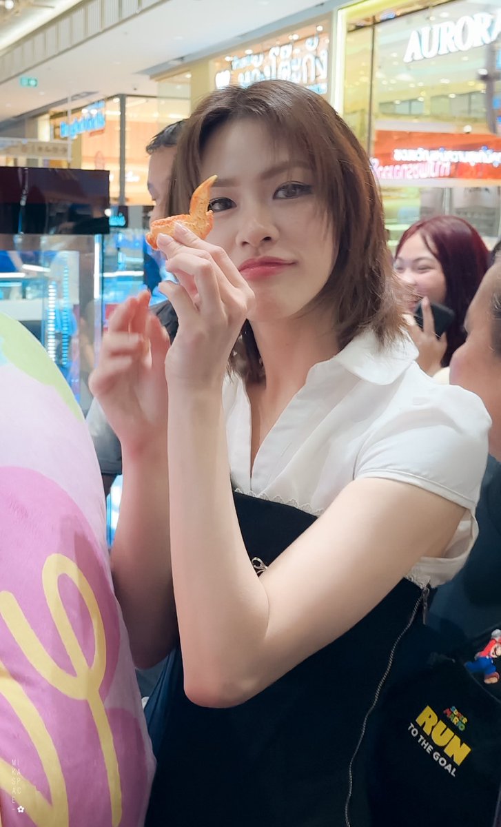 𝑀𝑖𝑘𝑎 tweet media