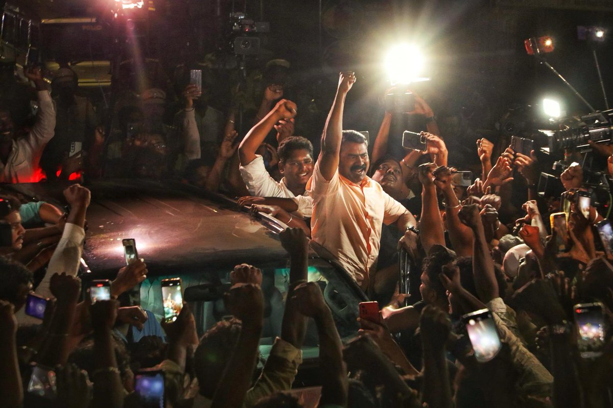 oruththee's tweet photo. தமிழ்நாடெங்கும் சீமான் அலை 💪❤️

மக்களின் மனங்கள் மாறிவிட்டது. தமிழக மக்கள் இப்போது சீமானின் ஆட்சியை தான் விரும்புகிறார்கள் என்பது கண்கூடாக தெரிகிறது. இந்த முறை இருக்கு சம்பவம் 🔥

#தமிழ்நாடெங்கும்_சீமான் #விவசாயி https://t.co/l6AIr7Zh7A