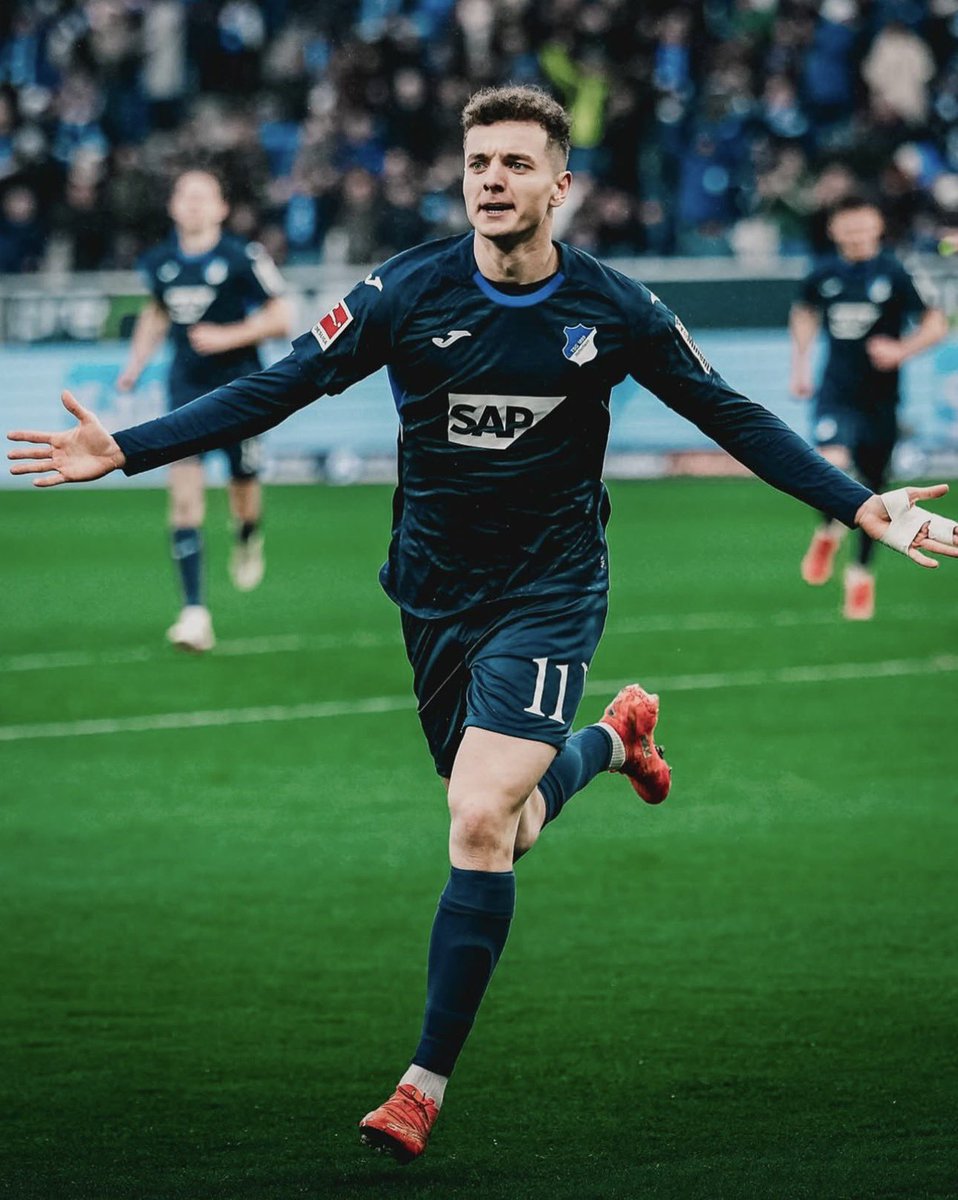 Football news tweet media