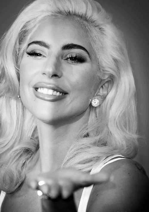 LⱯDY GⱯGⱯ Ɐ GO GO tweet media