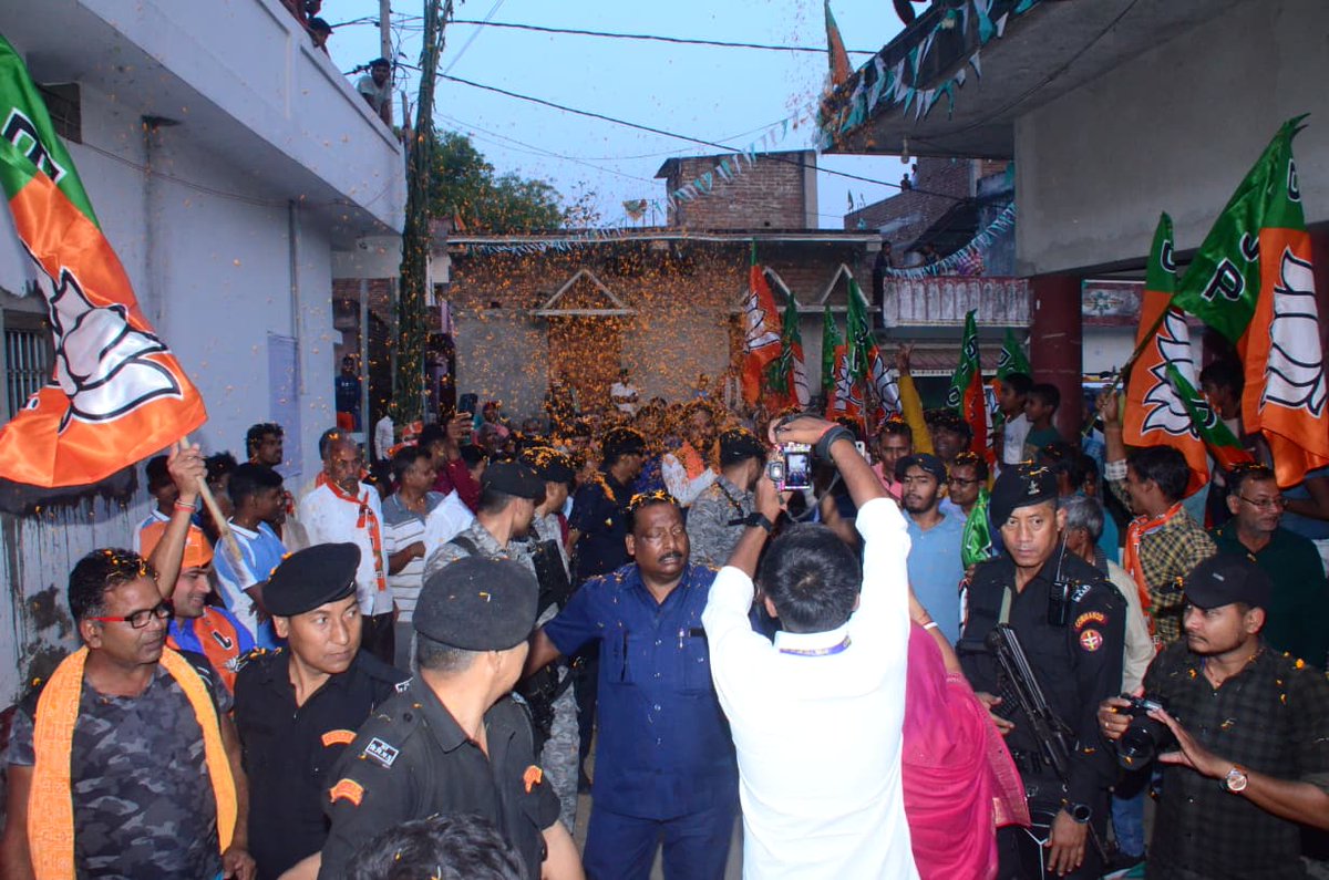 samrat4bjp's tweet image. मेरी जन्मभूमि तारापुर पर पहुंचने पर आत्मीय जनता-जनार्दन का प्यार-सत्कार से अभिभूत हो गया। इस दौरान अपने विधानसभा क्षेत्र के अंतर्गत विभिन्न गांवों का भ्रमण कर जन-जन से संवाद किया और क्षेत्र का जायजा लिया।

#Tarapur #munger #NDA4Bihar #NewBihar #TransformingBihar