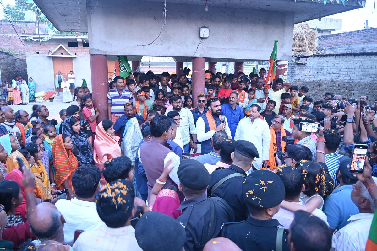 samrat4bjp's tweet image. मेरी जन्मभूमि तारापुर पर पहुंचने पर आत्मीय जनता-जनार्दन का प्यार-सत्कार से अभिभूत हो गया। इस दौरान अपने विधानसभा क्षेत्र के अंतर्गत विभिन्न गांवों का भ्रमण कर जन-जन से संवाद किया और क्षेत्र का जायजा लिया।

#Tarapur #munger #NDA4Bihar #NewBihar #TransformingBihar