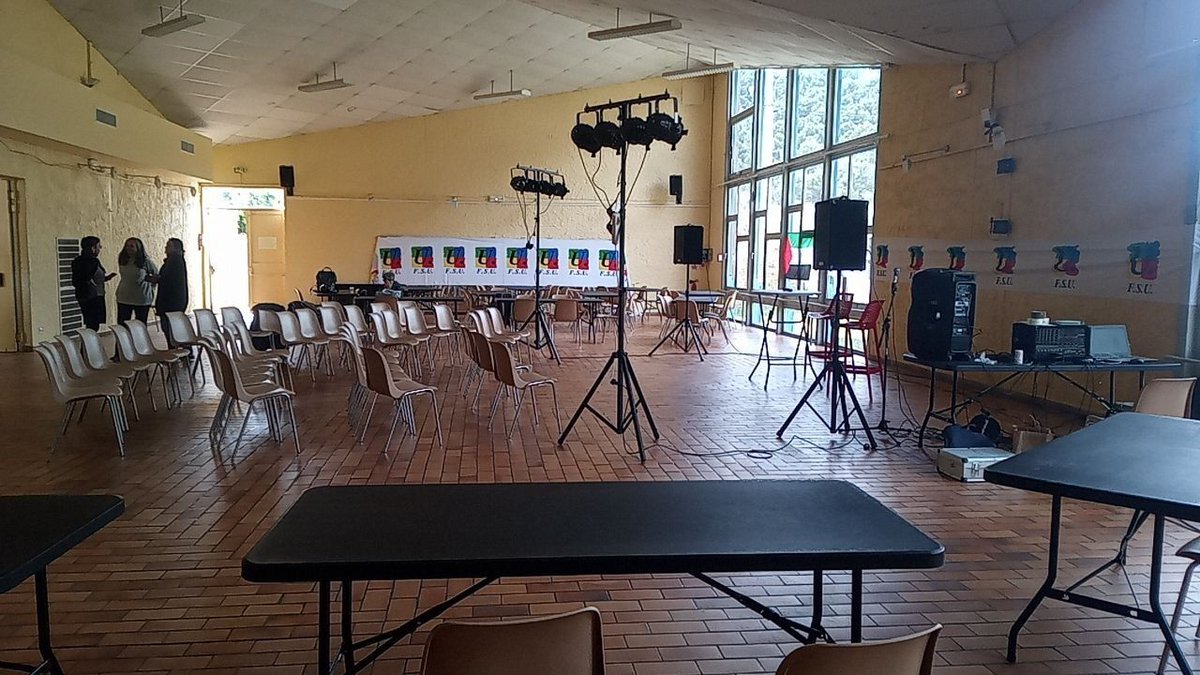 SNUipp04's tweet photo. Salle des fêtes de Peyruis prête à vous recevoir tout au long de cette belle journée consacrée à l'école organisée par la FSU04 !
Ca commence dans 10 minutes mais vous pouvez bien évidemment aller et venir à votre guise !
A tout à l'heure! https://t.co/vm2VbRZGpc