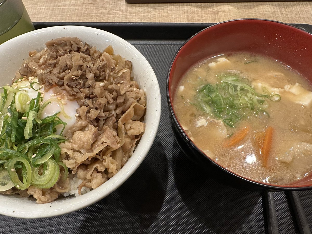 take4kanezaki's tweet photo. 充実した秋田チームコントロールさん出稽古の後は、秋田限定いぶりがっこ牛めし、あたま増量 #柔術柔術LifeIsHappy #KeepRolling https://t.co/cXFgW7ZPDg