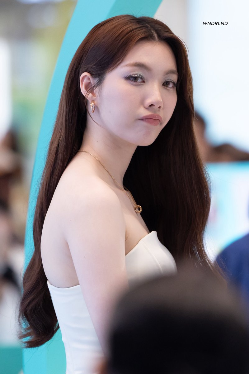 wonderland ◡̈ tweet media