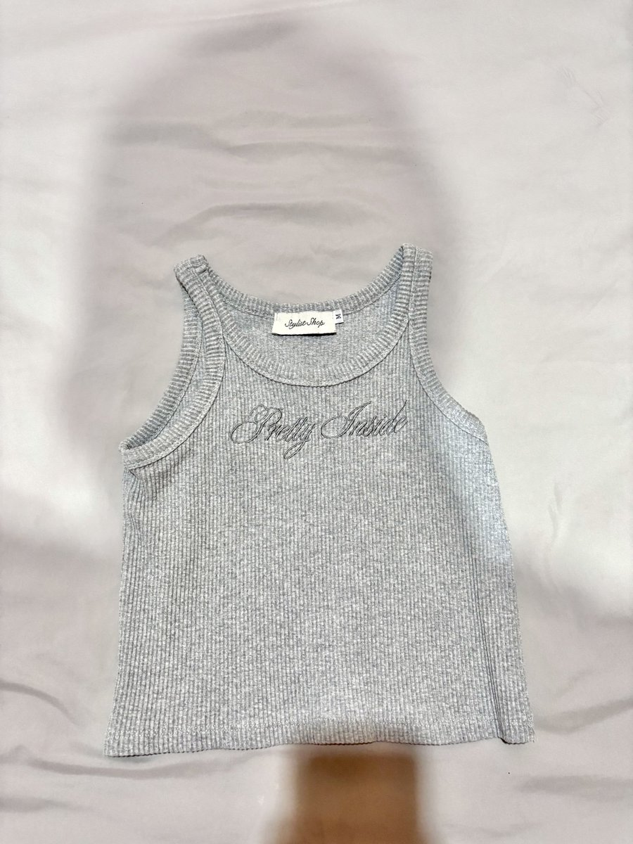 nanatomatos's tweet photo. Stylist ครอป อันนี้สวยผ้าดีมากกก size m แต่คนอก 32 เอว 25 ใส่พอดี #เสื้อผ้ามือสอง #ส่งต่อstylist https://t.co/fDtQgpb61U