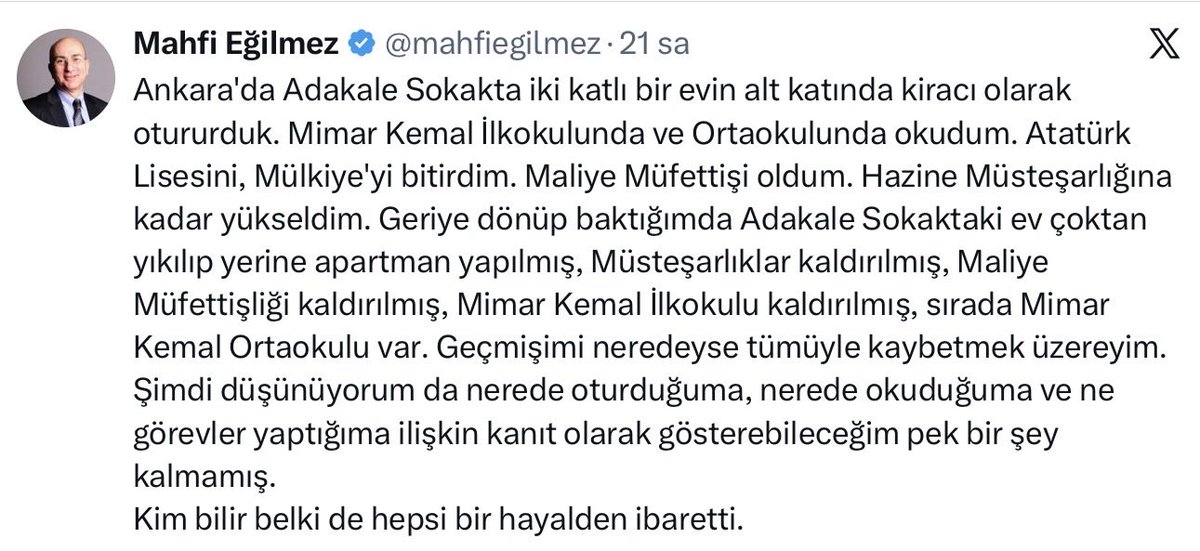 “Geçmişimi neredeyse tümüyle kaybetmek üzereyim”

Mahfi Eğilmez kendisini ifade eden, çok güzel bir cümle kurmuş…

Eski Türkiye’de yaşadı. Yoklukları, terörü, imkansızlıkları gördü…

Ulaşımdan, sağlığa kadar Türkiye’nin yatırımsız yıllarını yaşadı…

İnşaatta işçi olunamayan,