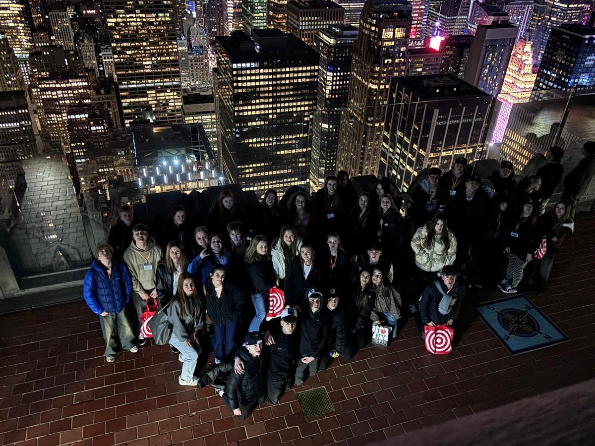 PATCarletonHigh's tweet image. The City that Never Sleeps!
Our students enjoyed the magnificent New York night skyline from the top of the Rockefeller - a fantastic way to end a memorable day! 
#CHSNewYorkTrip2026
#newyorkskyline 
#makingmemories