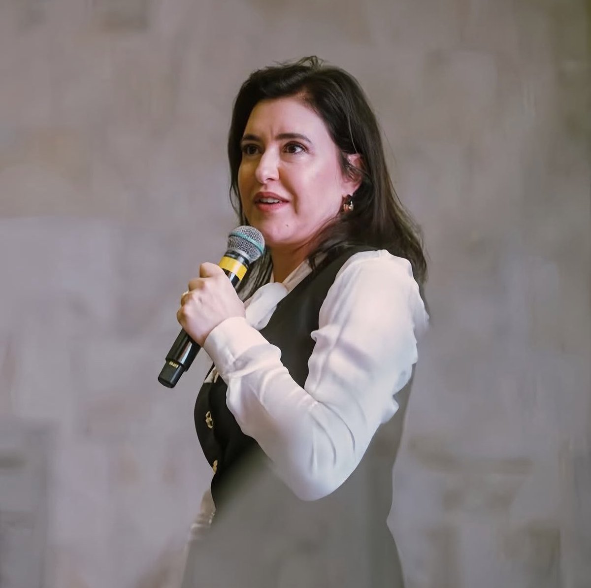 naná tebet tweet media