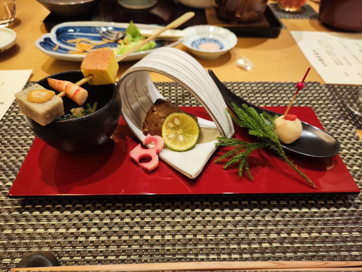 MoNoooooX's tweet photo. 5年目の結婚記念日だったので良き飯を食べた https://t.co/VGUC94tuvh