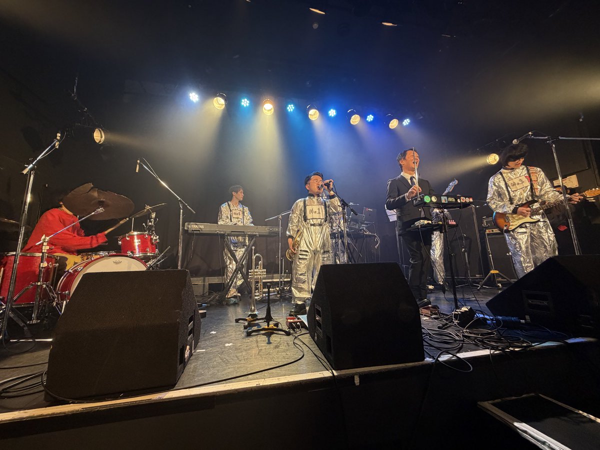 るーざー tweet media