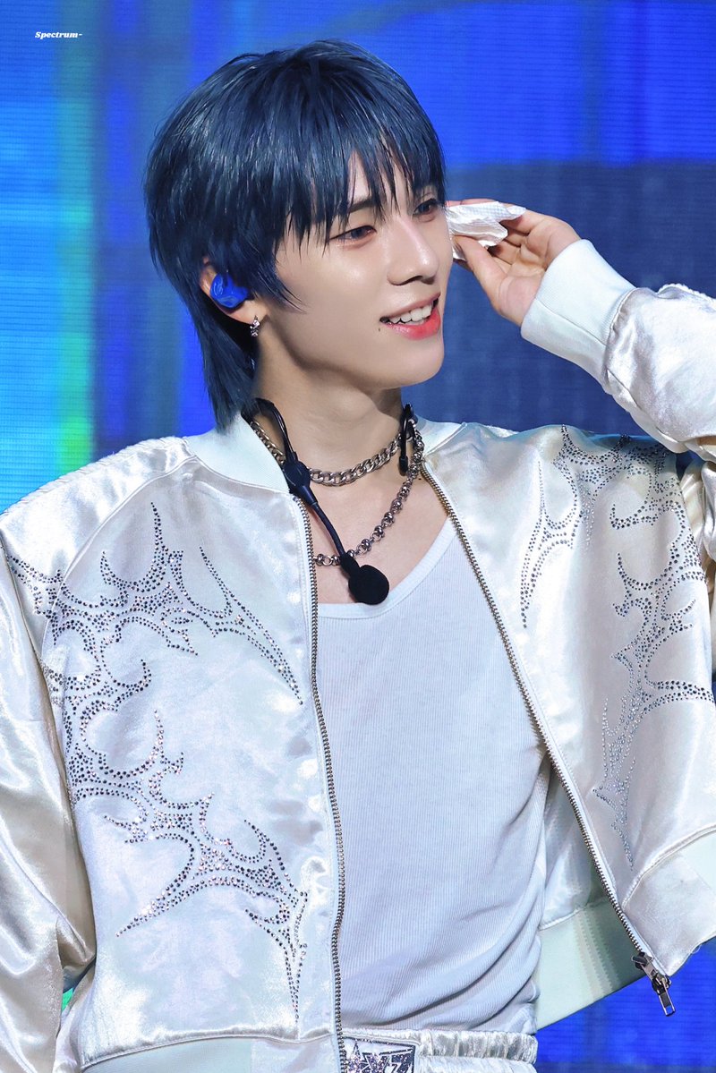 𝙎𝙥𝙚𝙘𝙩𝙧𝙪𝙢- tweet media