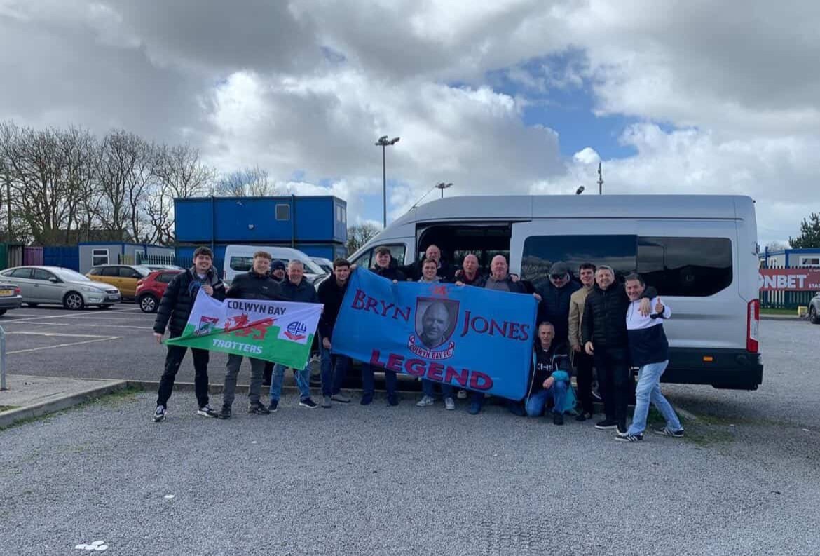 AwayDaysClub_'s tweet photo. Colwyn Bay fans up at 7am for the trip to Penybont away. https://t.co/o7vrVDGdED