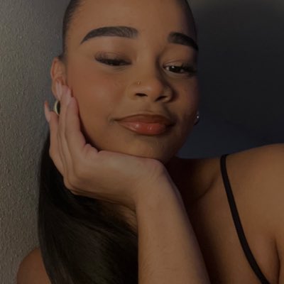 léa 😈 tweet media