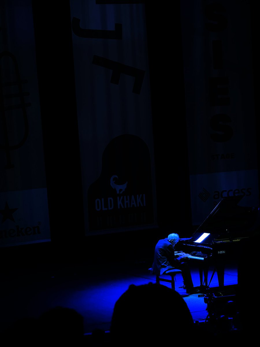 b_razaan's tweet photo. Attended the @CTJazzFest on Friday and had a good time from the legends to the legends in the making it was a good night. #CTIJF #capetownjazz #jazz https://t.co/UosjtOAZWX