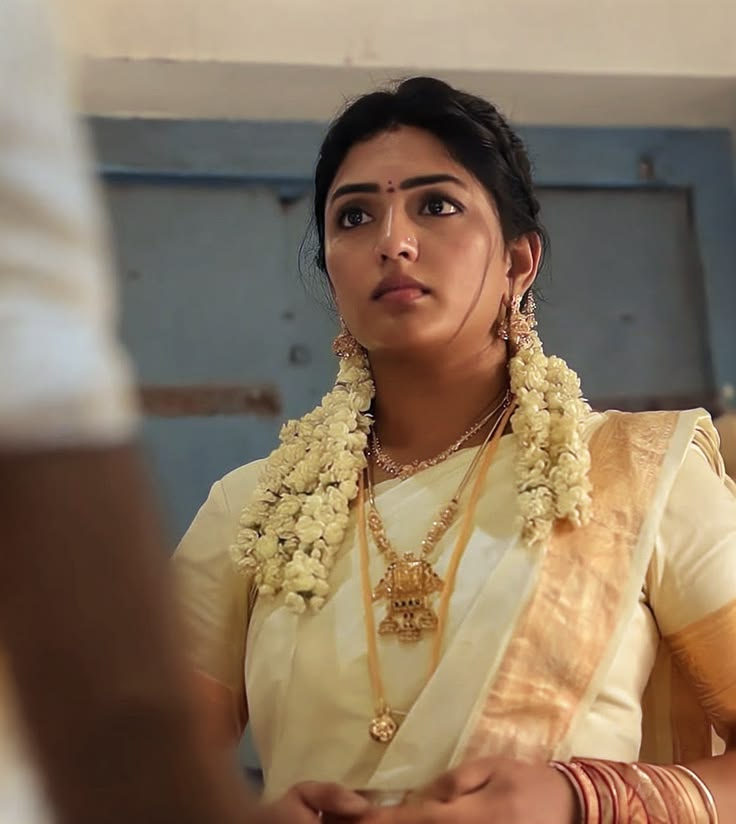 spicychocobaby's tweet photo. #FirstNight
wife : enaga ipo solluriga pottanu
ponnu pakka vantha apo thani pesa naa madiku pona apo current cut aachula epo ena kundi adichinga
cucky hubby : athu naa ila di
enga appa than unoda viricha kundiya paathu moodu yeri room kulla vanthu irutula una othaaru https://t.co/tg4nrGbA1k