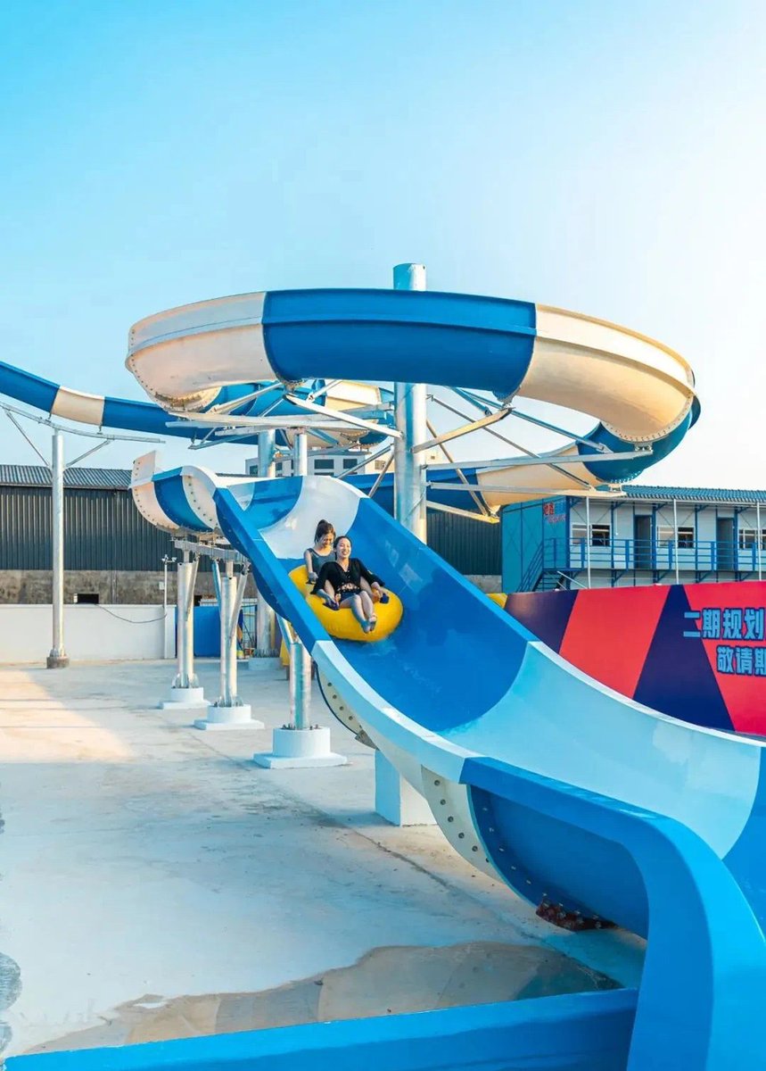 GuangzhouQbhhv's tweet image. Introducing our Mini Combined Water Slides—exclusive equipment designed for kids' water parks! Enhance fun and safety for young thrill-seekers. Dive into adventure!  🌊 #WaterFun #KidsPlay #WaterSlides