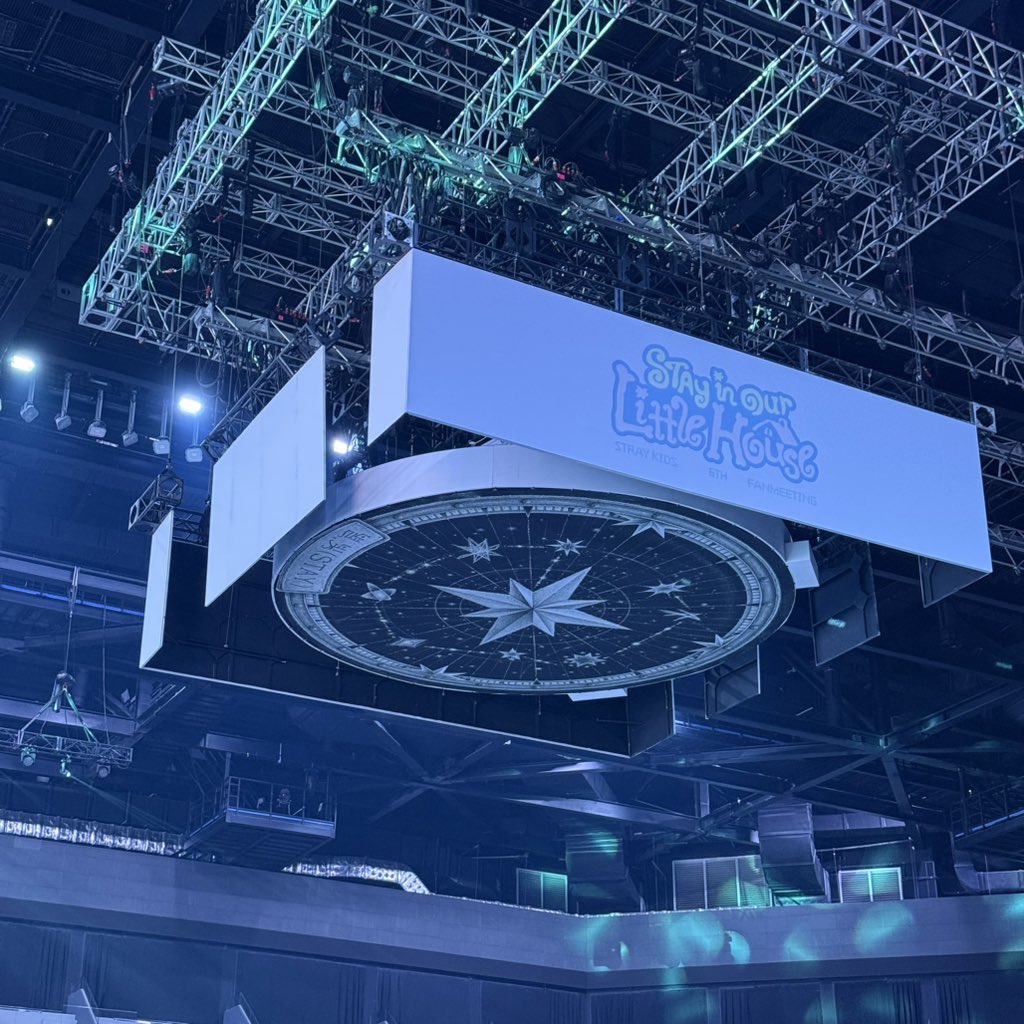 ellie ✦ tweet media