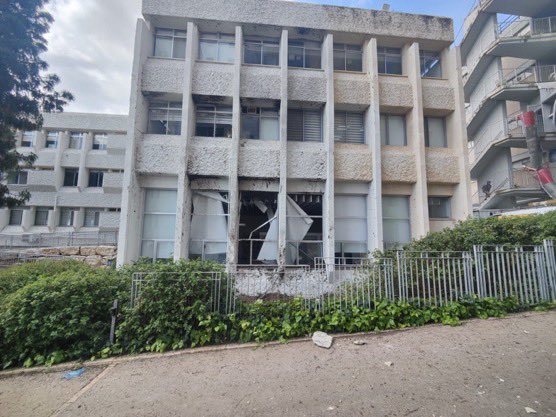 Arya Yadeghaar tweet media