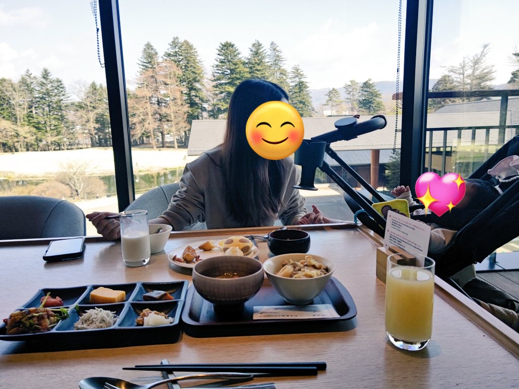 mypace_dolphin's tweet photo. 姫様ハーフバースデーにつき軽井沢旅行してきました🎉
初新幹線🚄どんどん初めてが増えていく💪
ついこの間寝返りもできて、アクロバティックな動きもするようになってきました(写真参照)ますます目が離せない(色んな意味で…)😍
来月から慣らし保育始まる…保育園の洗礼今から恐怖～😭 https://t.co/IpBwI2C1HD