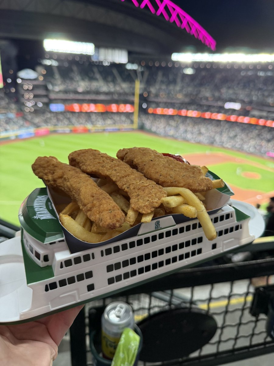 Holly Riley tweet media