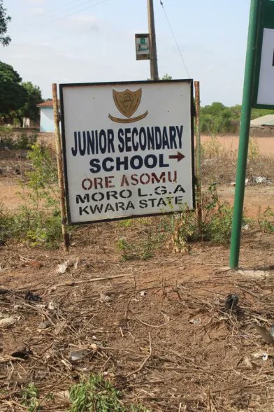 nanckwaraaxixVC's tweet photo. NANC Kwara State Axis, led by the Vice chairman (Academy) Comr. Ahmed Ridwan Ayinde (Riddex), distributed 500 notebooks to students at Ore/Asomu JSS & SSS, Kwara North—supporting education and empowering young minds. #NANC #Education #YouthDevelopment #apc #seyitinubu https://t.co/8m4bA0xada