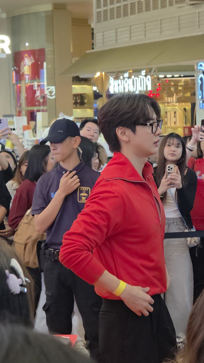 ∞Bumble K ヅ tweet media