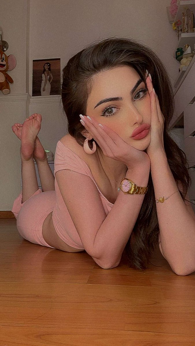 5NZR01's tweet photo. ناظر عمتك تالا شمس زين🫦.

وشو اكثر شي يخضعك فيها ؟

- نظرتها 🙄.
- اباطها 😵‍💫.
- شفايفها💄.
- خصرها 💅🏻.
- رجولها 😋.

اعترف يا بوبي🤏🏻. https://t.co/fn0EpiKKUr
