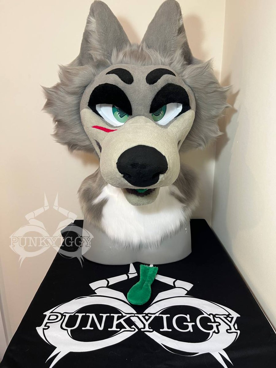 Fursuit Review tweet media