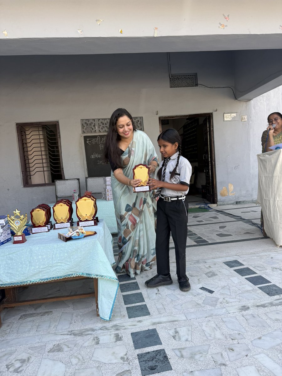 Sonakshi_V's tweet image. A proud day at the school we support through @ShaktiFIndia 🌟
Kids received their results along with rewards and appreciation , but their smiles and confidence were the real achievement.
Grateful to be a part of their journey❤️
#EducationMatters #ProudMoment #ShaktiFoundation