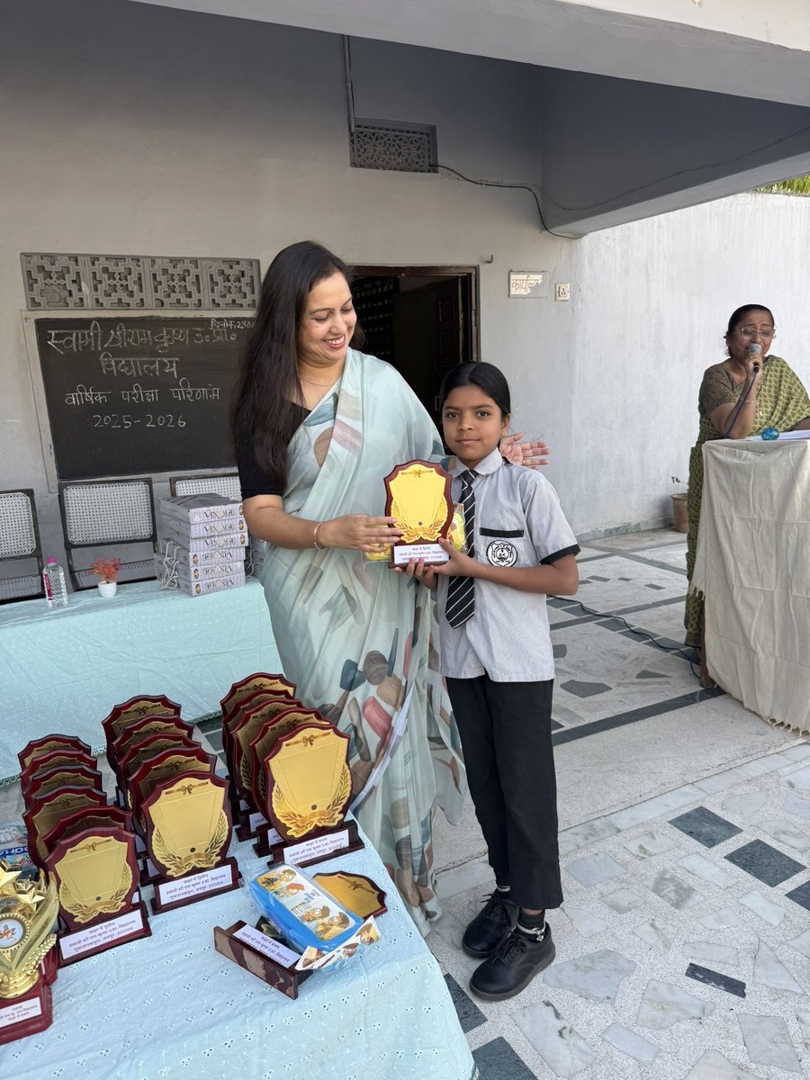 Sonakshi_V's tweet image. A proud day at the school we support through @ShaktiFIndia 🌟
Kids received their results along with rewards and appreciation , but their smiles and confidence were the real achievement.
Grateful to be a part of their journey❤️
#EducationMatters #ProudMoment #ShaktiFoundation