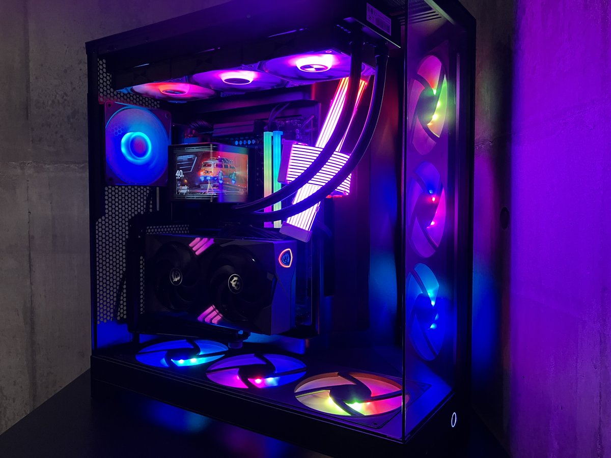 dospara_ngn's tweet image. お客様ご依頼の #組立代行 PCが完成‼️

🚀#AMD Ryzen 9 9700X
🎮#MSI GeForce RTX5060Ti 16GB
📝32GB DDR5-6000
📕M.2 1TB Gen4

ケースは #NZXT H9 Flow 黒を使用‼️
「とにかく光る✨ユニークなPC」がコンセプトで、言うまでも無い圧倒的存在感のあるゲーミングPCに🌈✨

#ドスパラスタッフ #自作PC