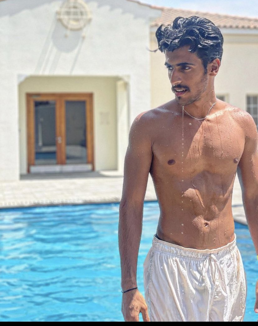 KLR2_Alv's tweet photo. صاير احب الي كذا بشكل 😵‍💫 https://t.co/DkczoluXEv