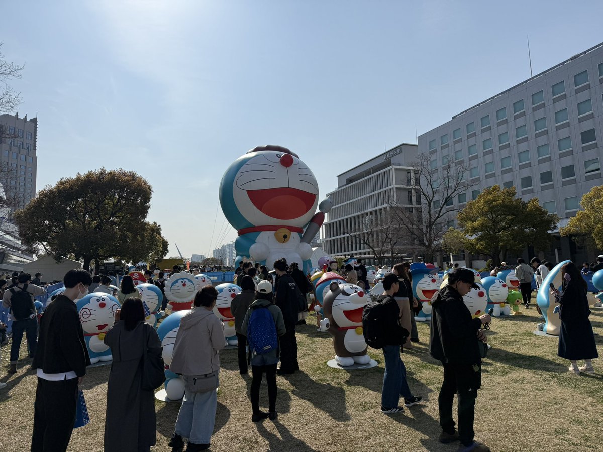 ariaketty's tweet photo. 家から歩いて、昨日開業したばかりの東京ドリームパークに行ってきた。

とにかくドラえもんのフィギュアがいっぱい。人出が多く賑わっていた。 https://t.co/GzSSk4tPTU