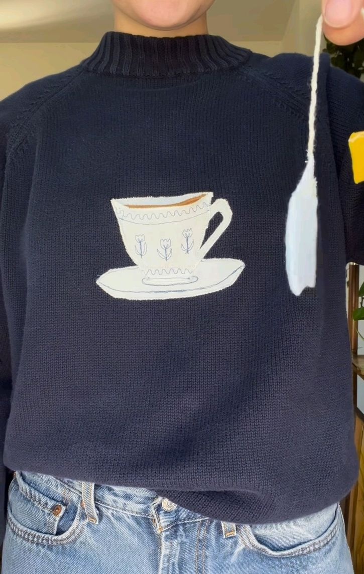dasasweater's tweet photo. ティーパックが取り出せる紅茶のセーター https://t.co/6RjvsYJy15