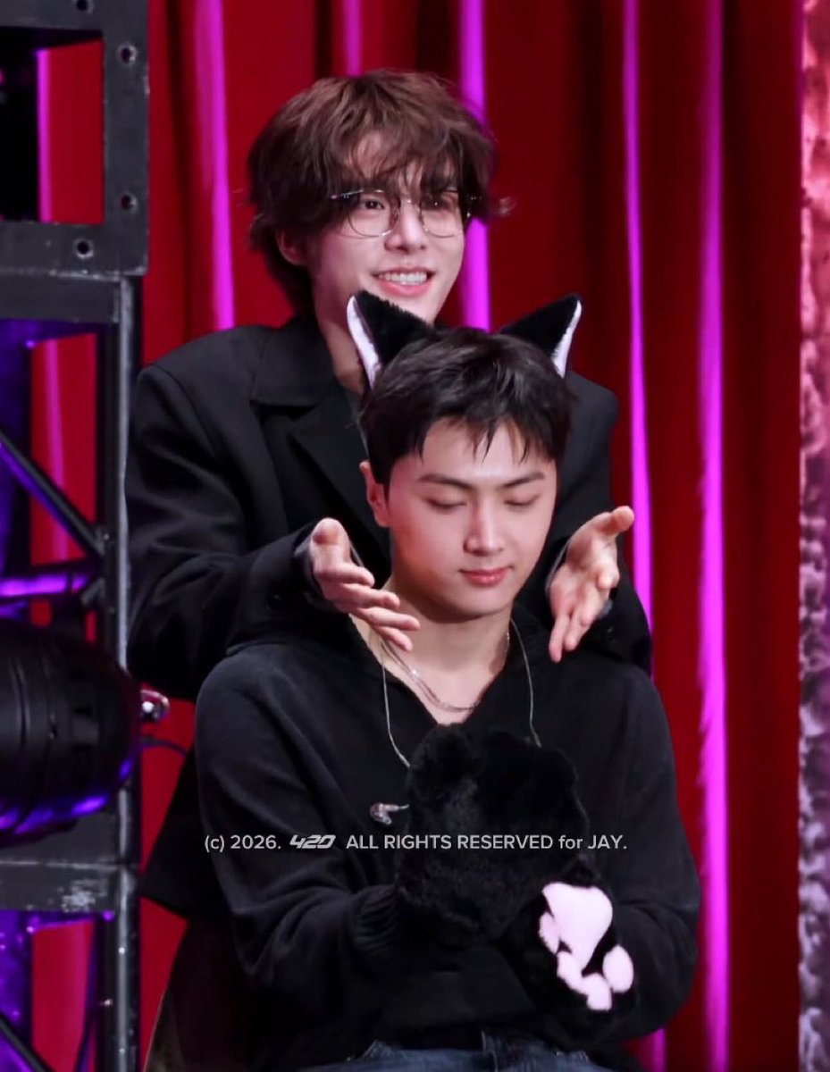 bebiiiy𝜗𝜚 tweet media