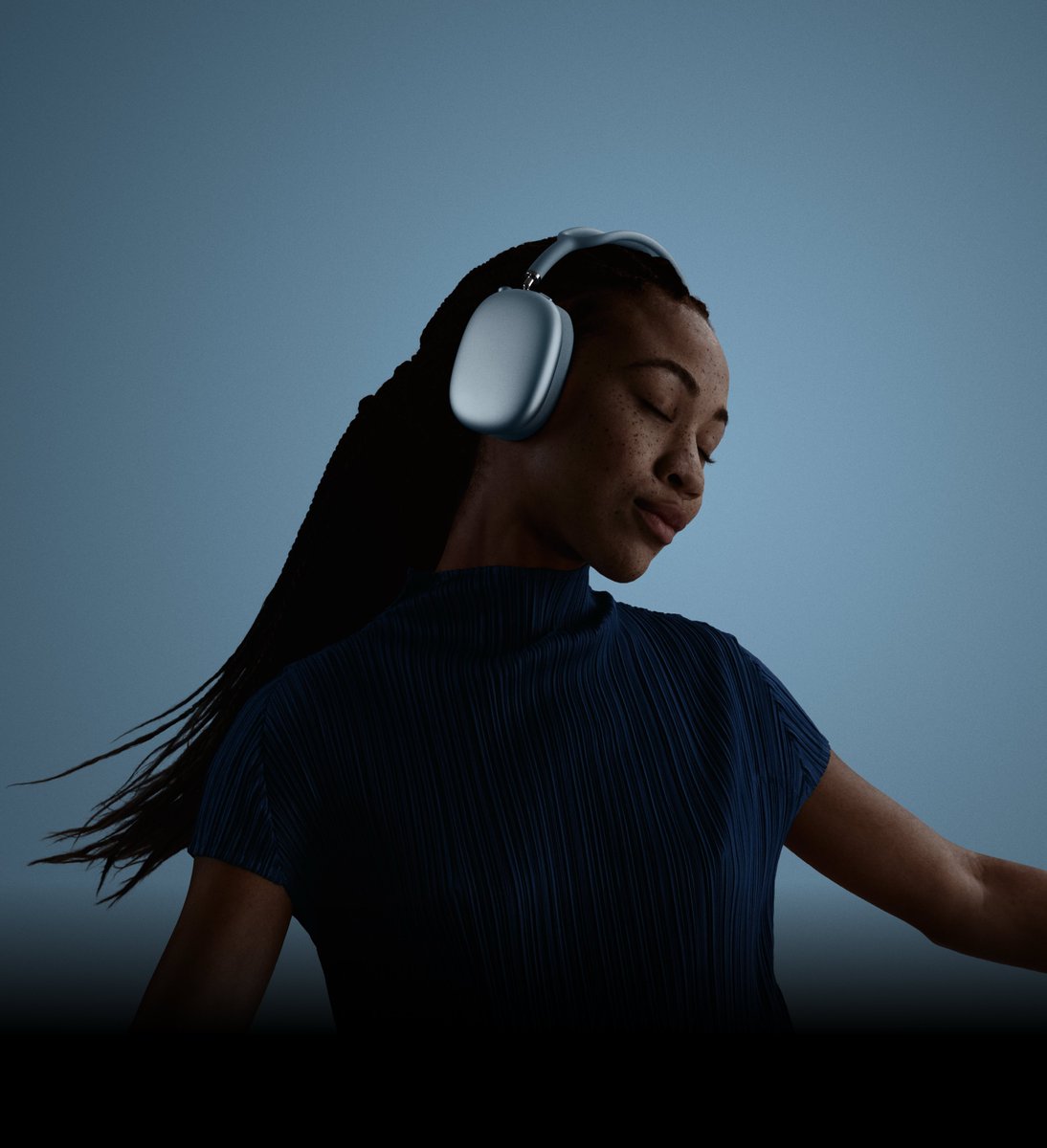 belleStoreInc's tweet photo. AirPods Max 2 — Listening. Remastered. with up to 1.5x more Active Noise Cancellation than the previous generation. Improved high‑fidelity sound. Exhilarating audio with deep bass, expansive mids, and crisp highs. New intelligent features: Live Translation. Adaptive Audio. Conversation Awareness. Over‑ear design. From canopy to cushion, built for unequaled fit and comfort — in five vibrant colors. The ultimate over‑ear listening experience via https://t.co/OKr2vFe0UP — #airpodsmax2 #airpodsmax2026 #headphones #music #beatsbydre #powerbeatspro2nike #movie #travel #health #fitness #sport
