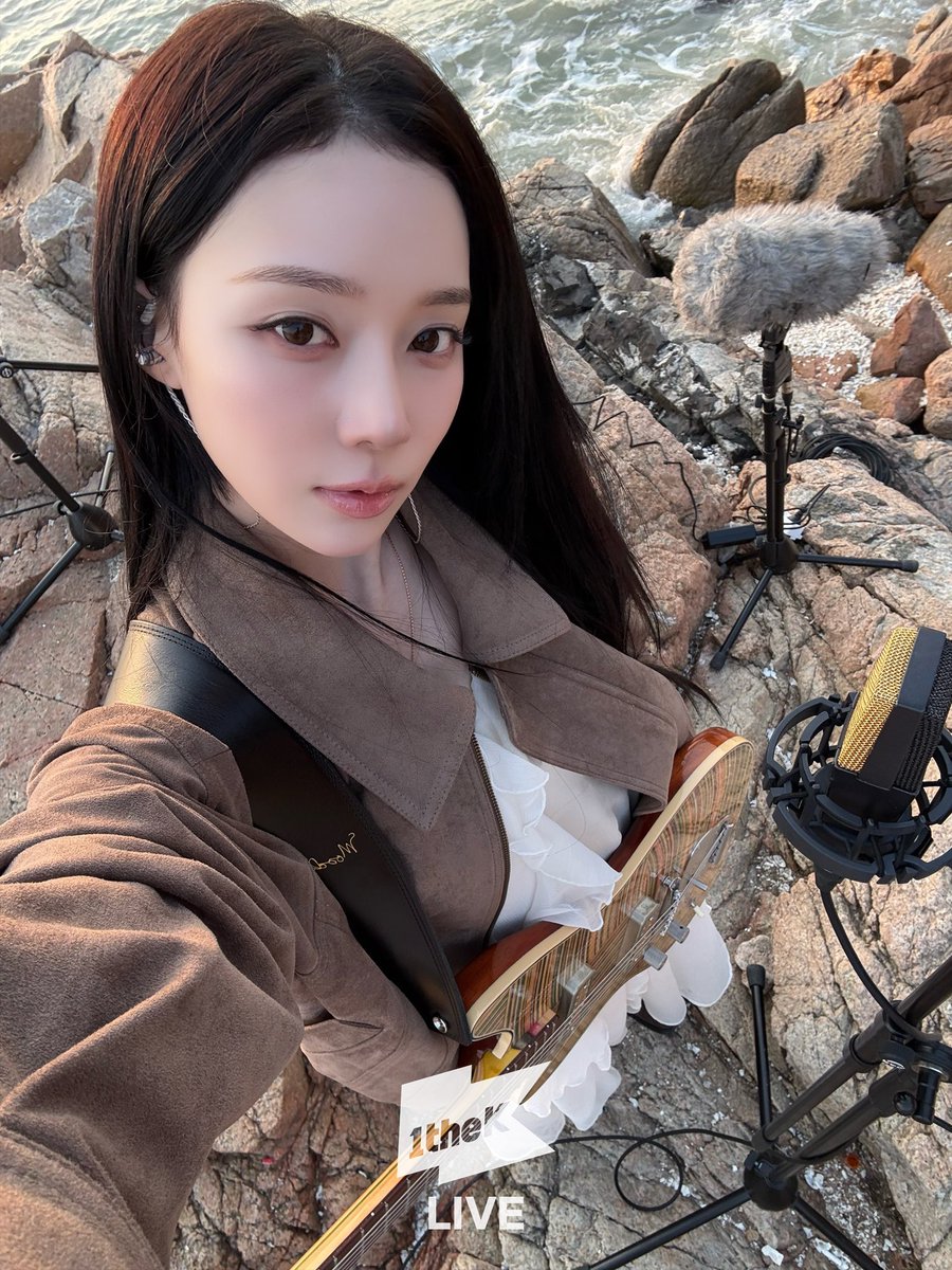 Winter #윈터 tweet media