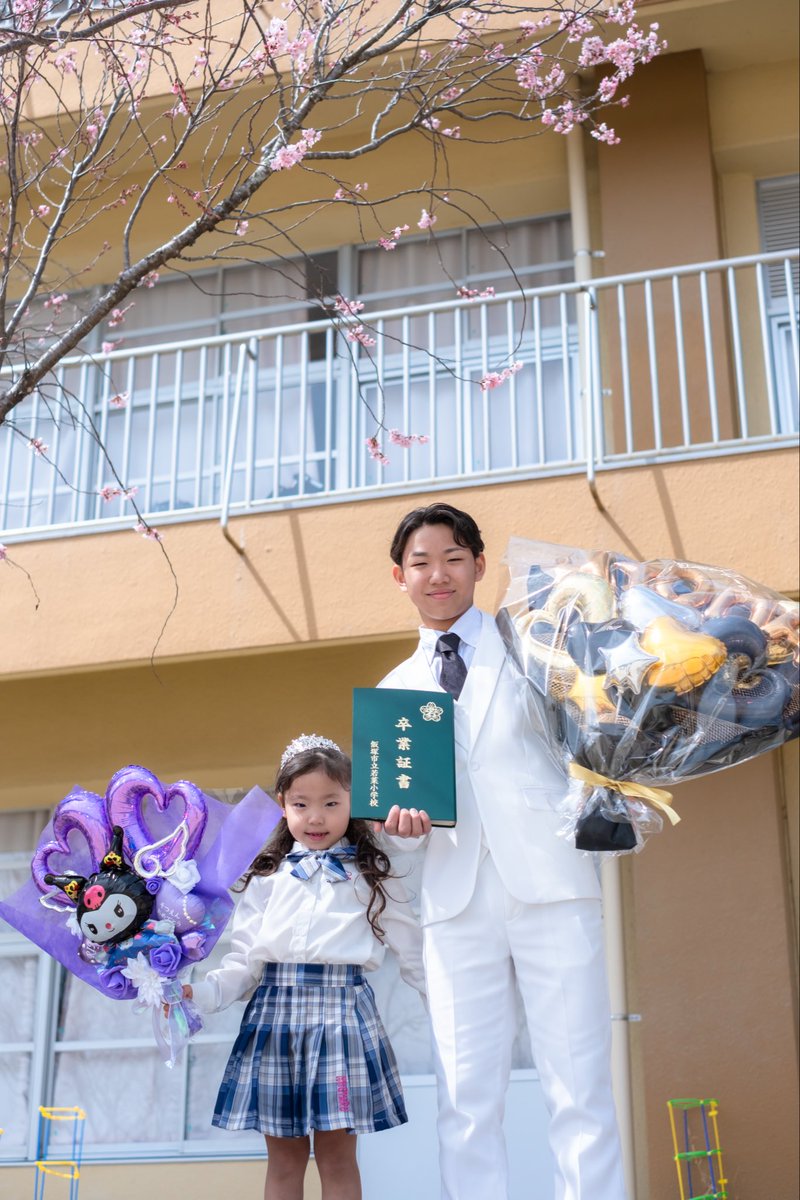 SamLabCamera's tweet photo. 2026.03.17 飯塚市若菜小学校卒業式

「こんなに大きくなったんだね」

そう感じる一日。

卒業はゴールじゃなくて、
家族の思い出が増える日。

ちゃんと残してよかったと思える写真を。

撮影依頼はDMへ📩

https://t.co/JBnid7ToY5

#卒業式 #卒業記念 #家族の時間 
#福岡ママ #出張撮影 https://t.co/Rz65nNSMhT