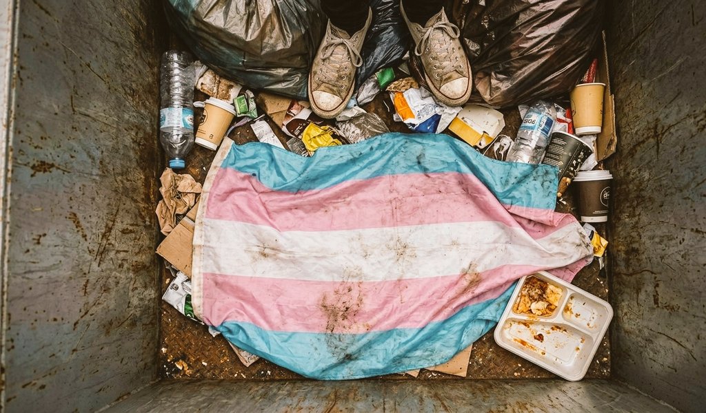 gold Comment tweet media