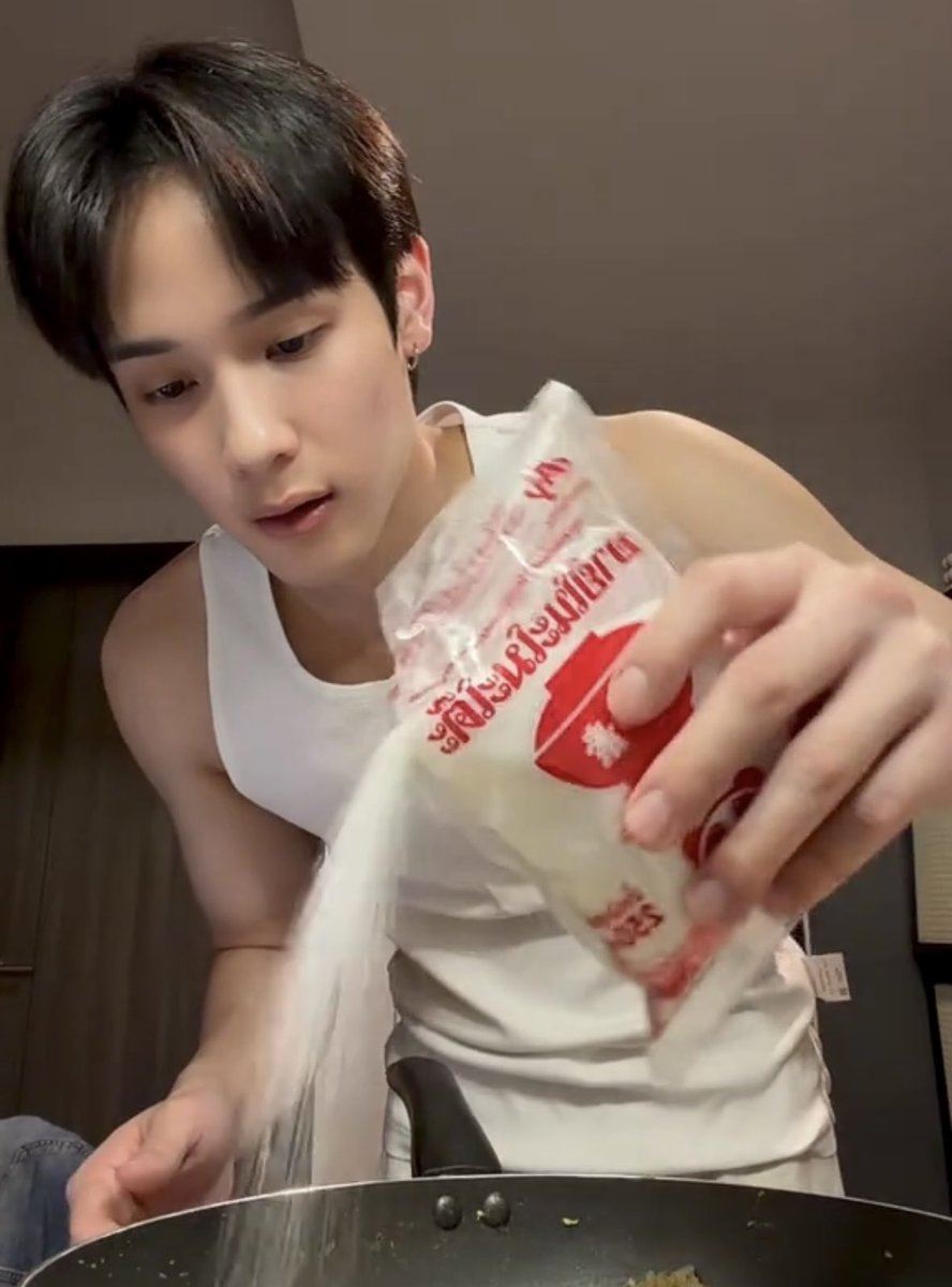 สายรุ้งชอบกินน้ำ tweet media