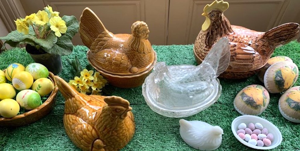 VintageKitchen_'s tweet image. Pottery egg nests are not just great for storing your breakfast eggs, but they make great centrepieces for Easter. 🐰🐇🐣🌷 zurl.co/ozphb

#EggCrock #Easter #EasterDecorations