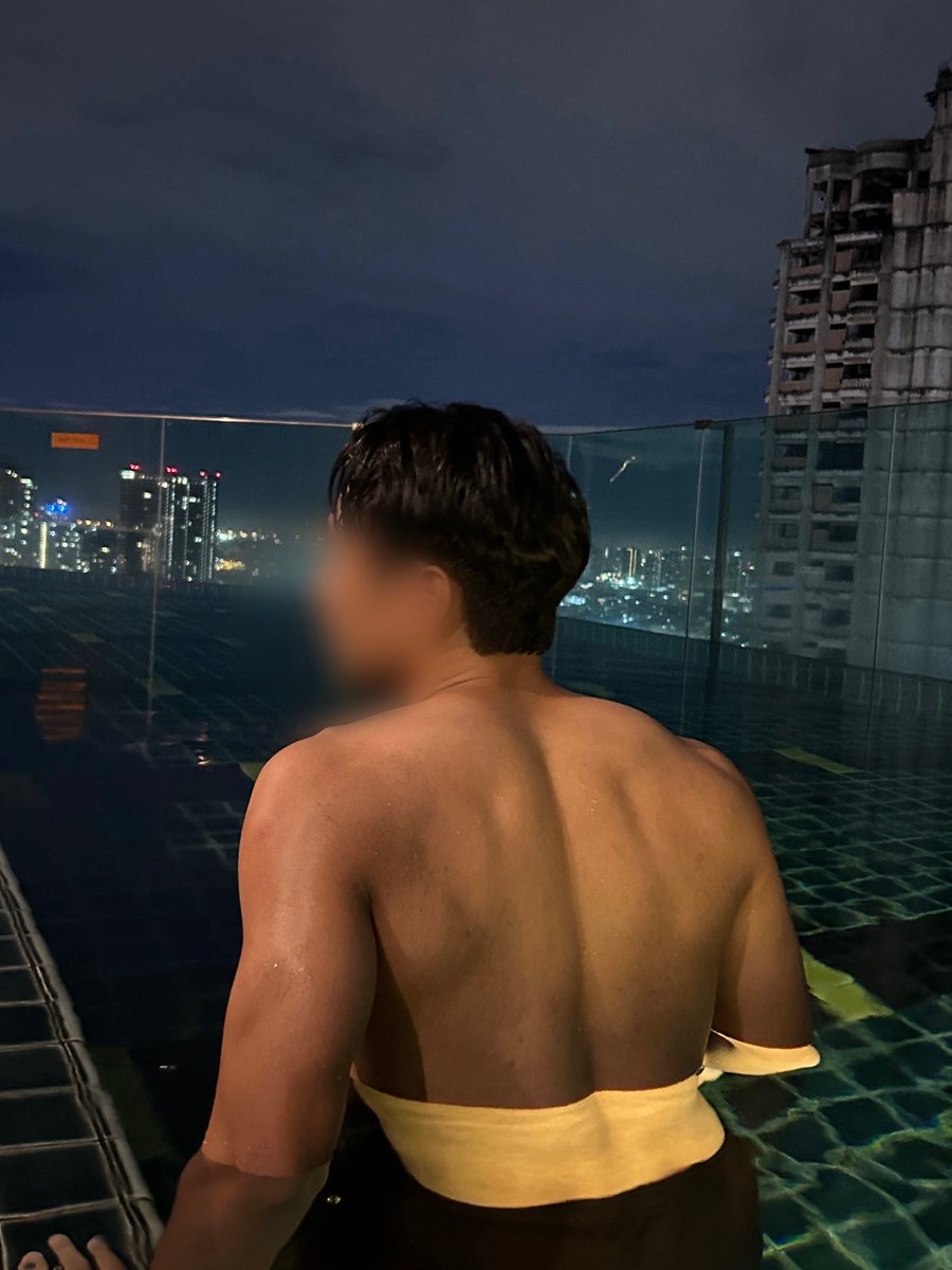 Showmeurtanned tweet media