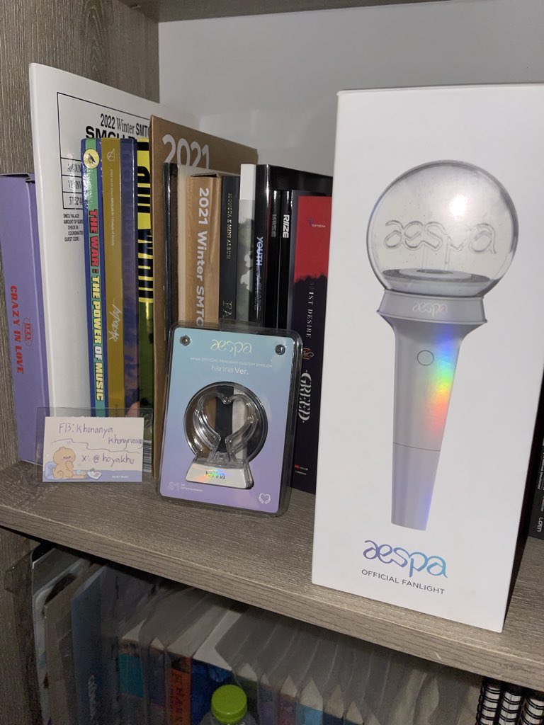 hoyakhu's tweet photo. พร้อมส่ง!!!
ปล่อยต่อ แท่งไฟver.1 + emblem คา���ิน่า มีสายห้อย ไม่มีการ์ดค่ะ  สภาพดี ไฟติดปกติ

ราคา490 (ราคารวมemblemแล้วค่ะ)

DMขอดูเพิ่มเติมได้ค่ะ
#ตลาดนัดaespa #ตลาดนัดเอสป้า https://t.co/7jK0Sf4UZl