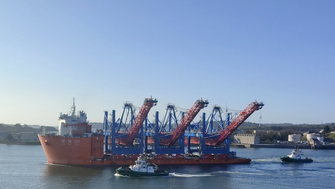Cobh2024's tweet photo. Cranes departing Cork Harbour this morning bound for Hamburg...

@KENNYTCORK @CobhTourism @corkbeo @PortofCork @PaulByrne_1 https://t.co/1ZyabvbgOQ
